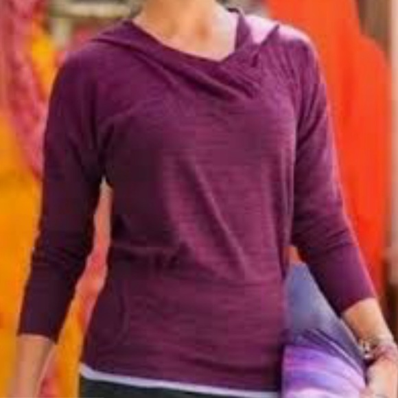 Athleta Sweaters - Women’s Athleta batwing and Robin cowl sweater M